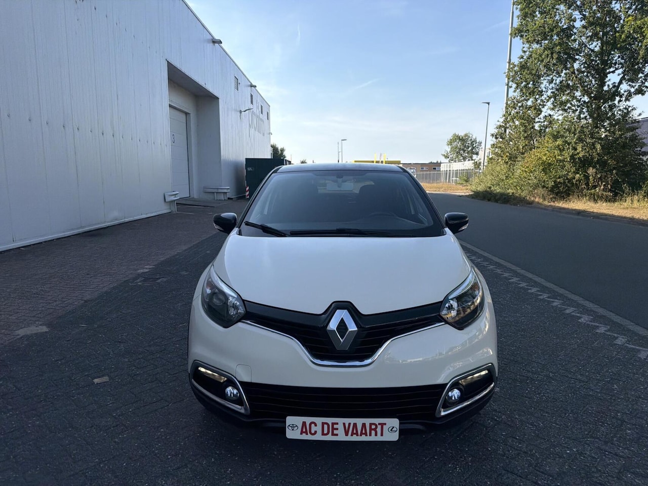 Renault Captur - 0.9 TCe Limited - NAVI/AIRCO/CRUISECONTROL - AutoWereld.nl