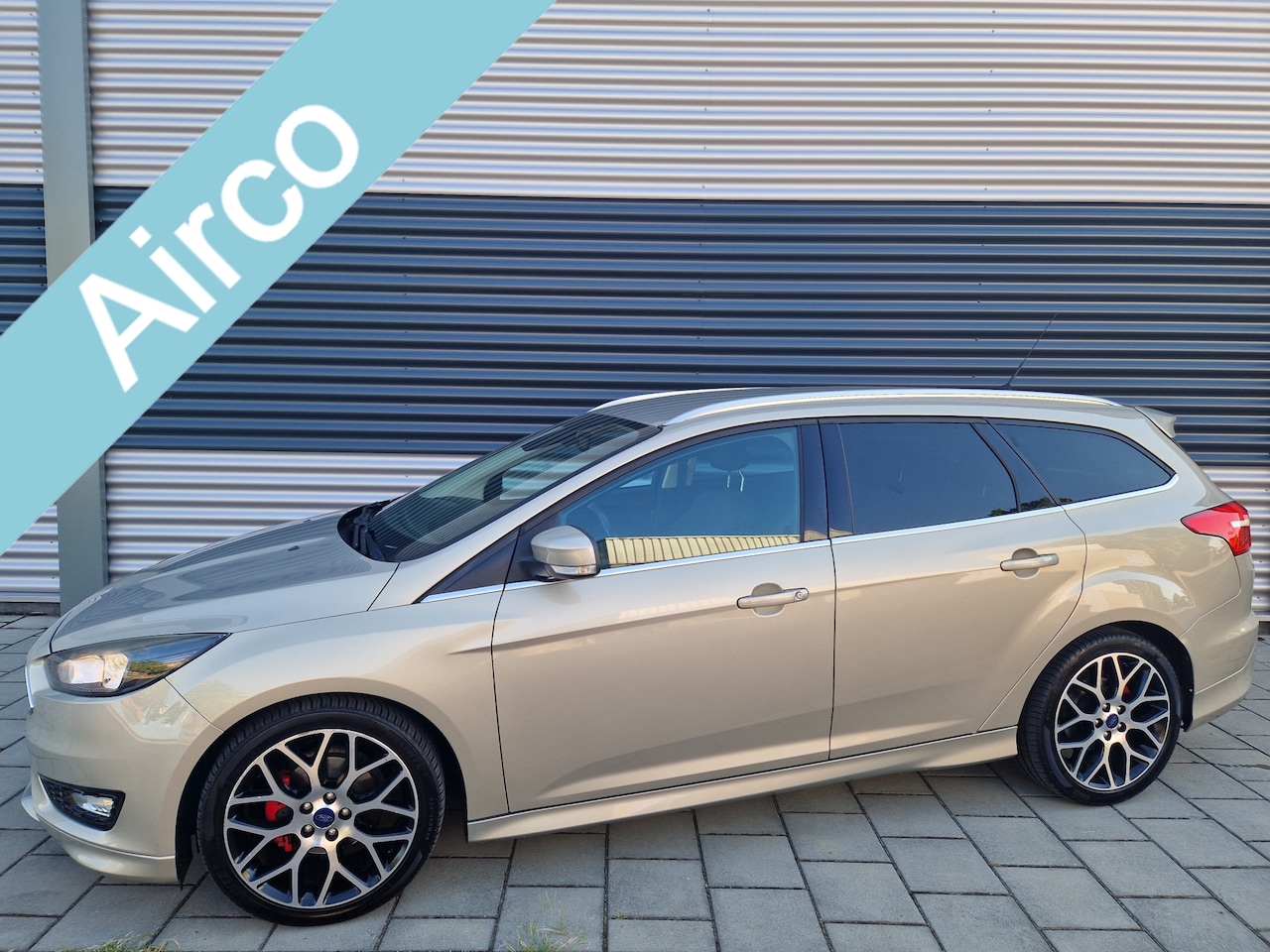 Ford Focus Wagon - 1.0 Titanium Edition Topstaat, Climatronic, Navigatie ,Camera compleet dealer onderhouden - AutoWereld.nl