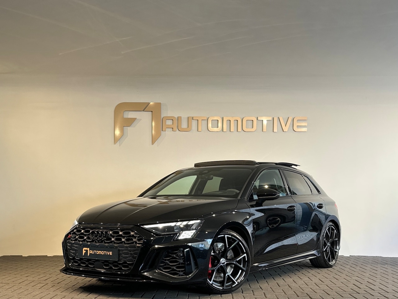 Audi A3 Sportback - 2.5 TFSI RS 3 quattro Pano|HuD|Keyless|Memory|B&O|Sfeer - AutoWereld.nl