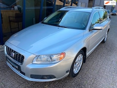 Volvo V70 - 2.5FT Summum Automaat LEER / XENON / TREKHAAK