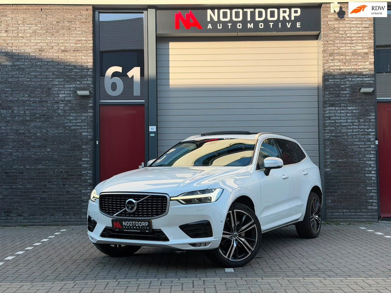 Volvo XC60 - 2.0 T6 AWD Inscription PANO/HUD/B&W/360/MEMORY/VOL - AutoWereld.nl