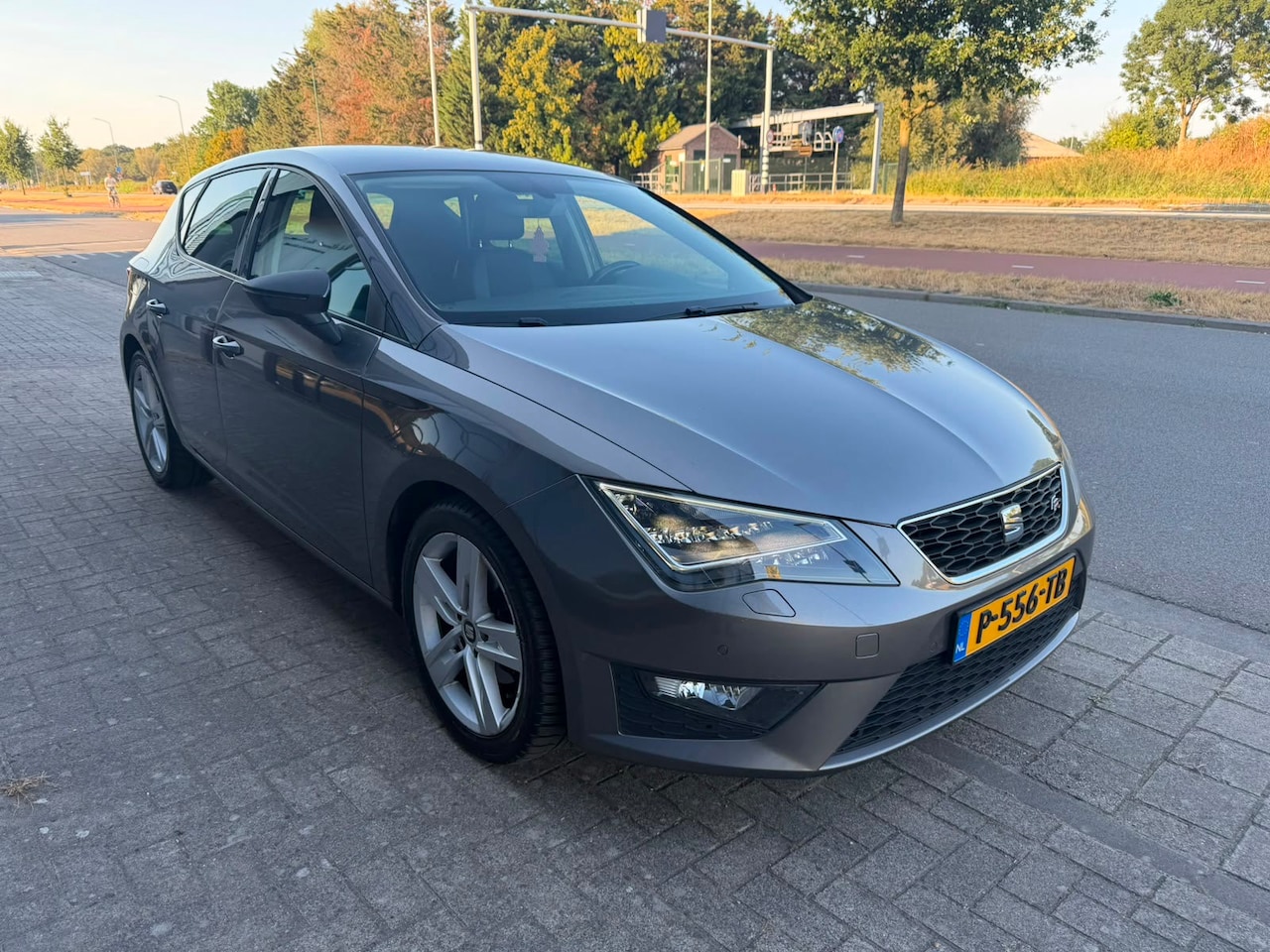 SEAT Leon - 1.4 EcoTSI FR Connect AUTOMAAT - AutoWereld.nl