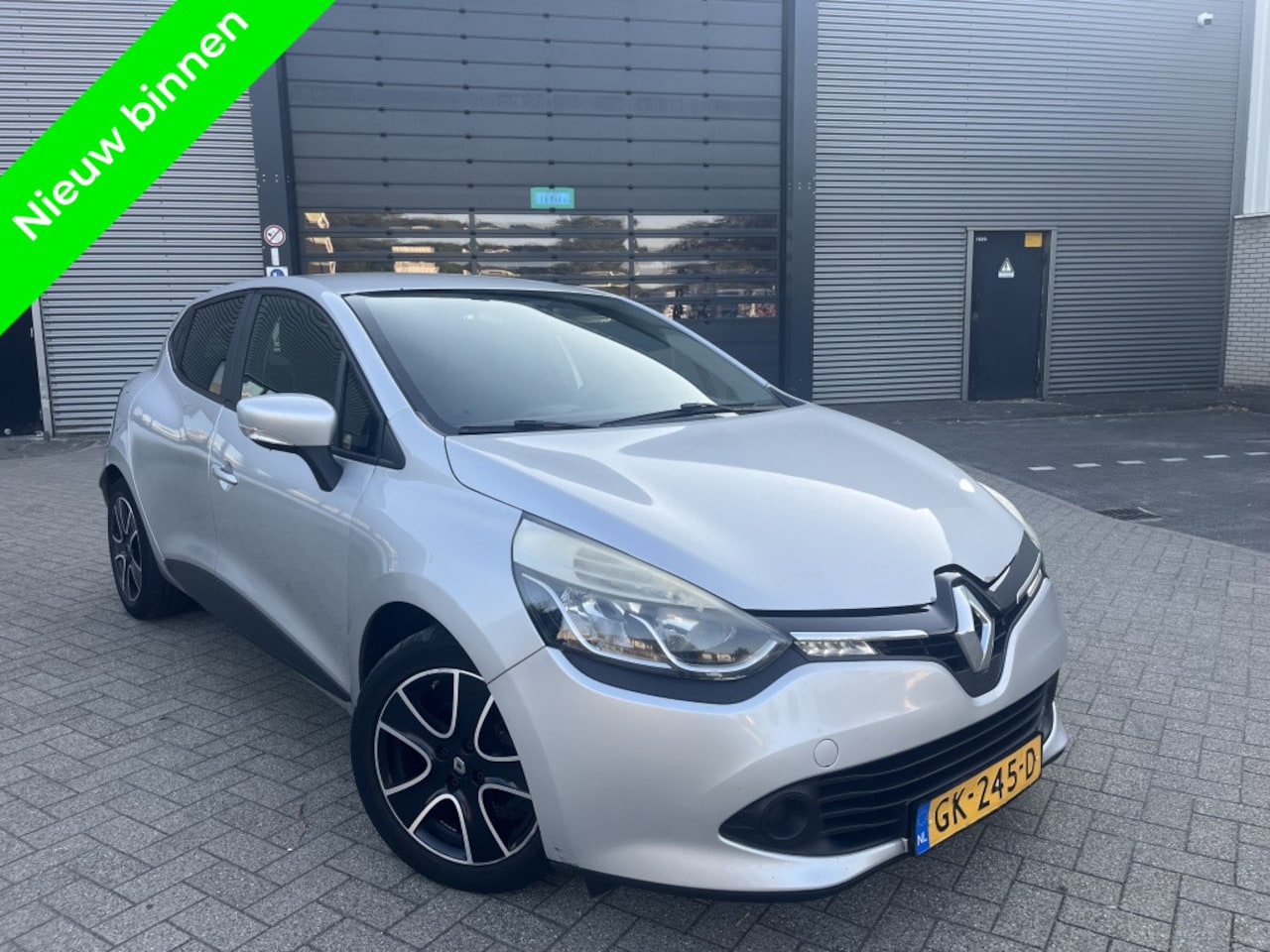 Renault Clio - 1.5 dCi Clima Bleutooth Navi Parkeersensor - AutoWereld.nl