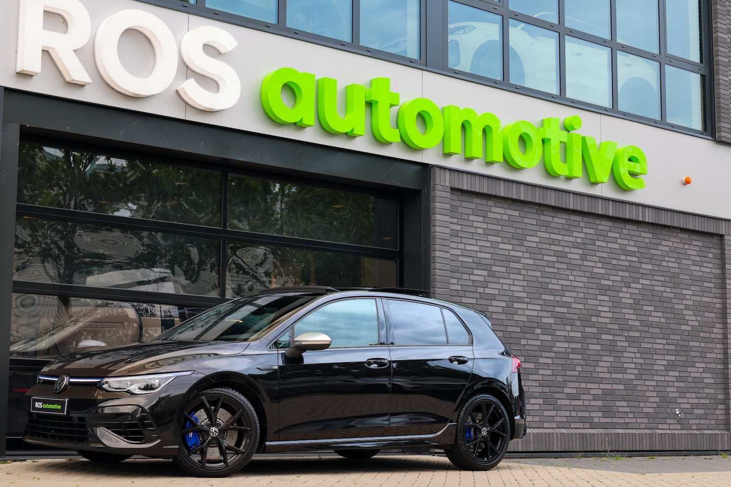 Volkswagen Golf - 2.0 TSI R 4Motion | PANO | AKRAPOVIC | DODE HOEK | STUURVERW | IQ-LIGHT | - AutoWereld.nl