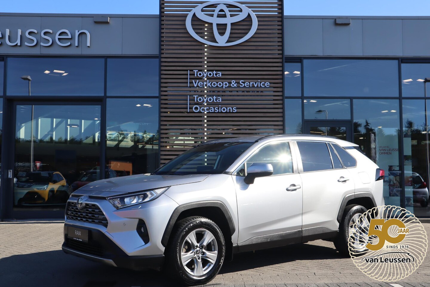 Toyota RAV4 - 2.5 HYBRID AWD DYNAMIC ANDROID/APPLE STOEL/VOORRUITVERW. LM-VELGEN P-SENSOREN CAMERA AD-CR - AutoWereld.nl