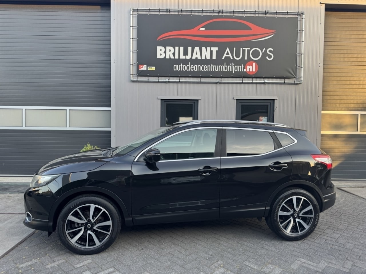 Nissan Qashqai - 1.6 Tekna Panodak 360camera stoelverwarming - AutoWereld.nl