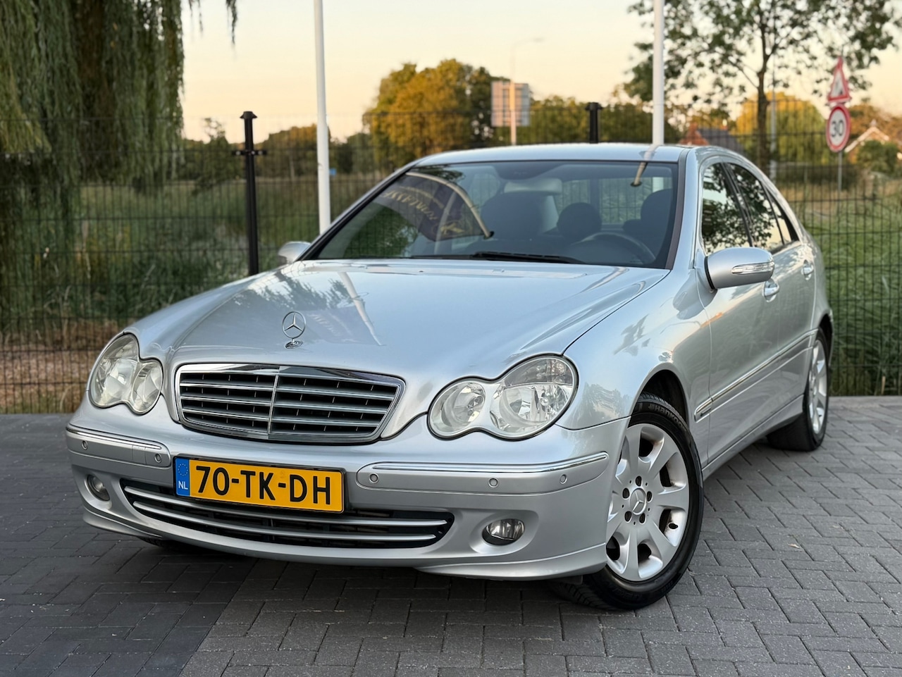 Mercedes-Benz C-klasse - 180 K. AUT / CRUISE / CLIMA / PDC / NAP - AutoWereld.nl