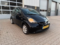 Toyota Aygo - 1.0 Zwart Velgen Topstaat Dealer Onderhouden Zeer Mooie Uitvoering