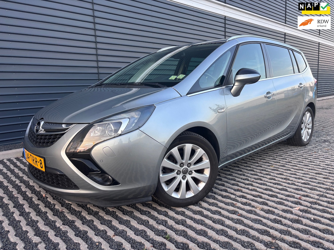 Opel Zafira Tourer - 1.4 Cosmo - 5-Persoons | Goed onderhouden - AutoWereld.nl