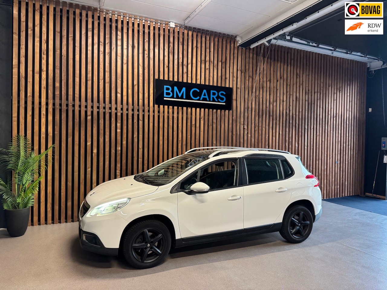Peugeot 2008 - 1.6 VTi Allure AUTOMAAT,Panodak, Trkhaak - AutoWereld.nl