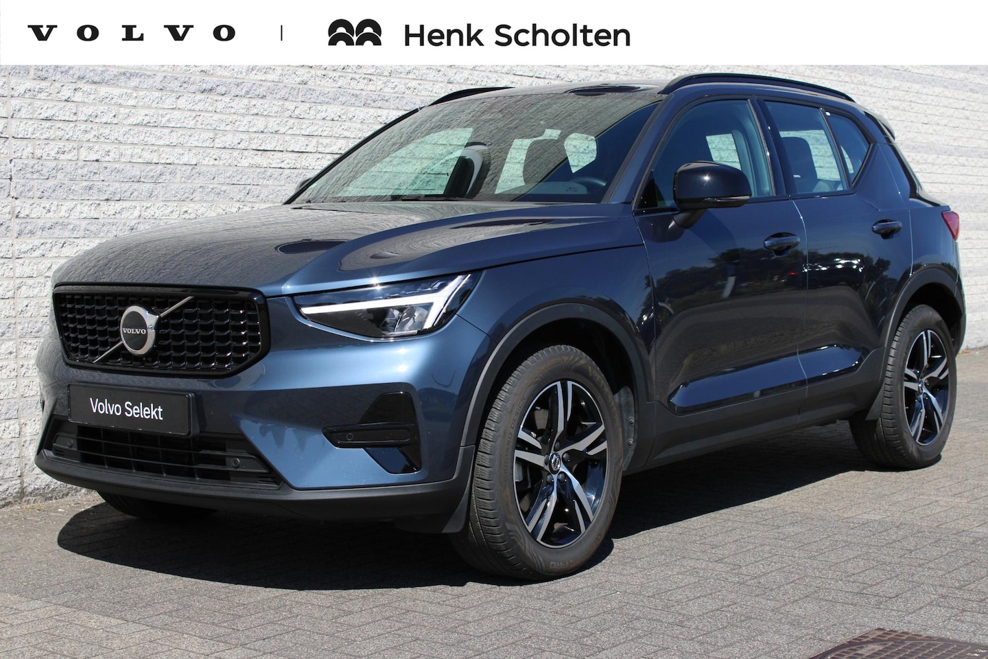 Volvo XC40 - 2.0 B4 Plus Dark | Apple Carplay & Android Auto | Buitenspiegels elektrisch verstel- en ve - AutoWereld.nl