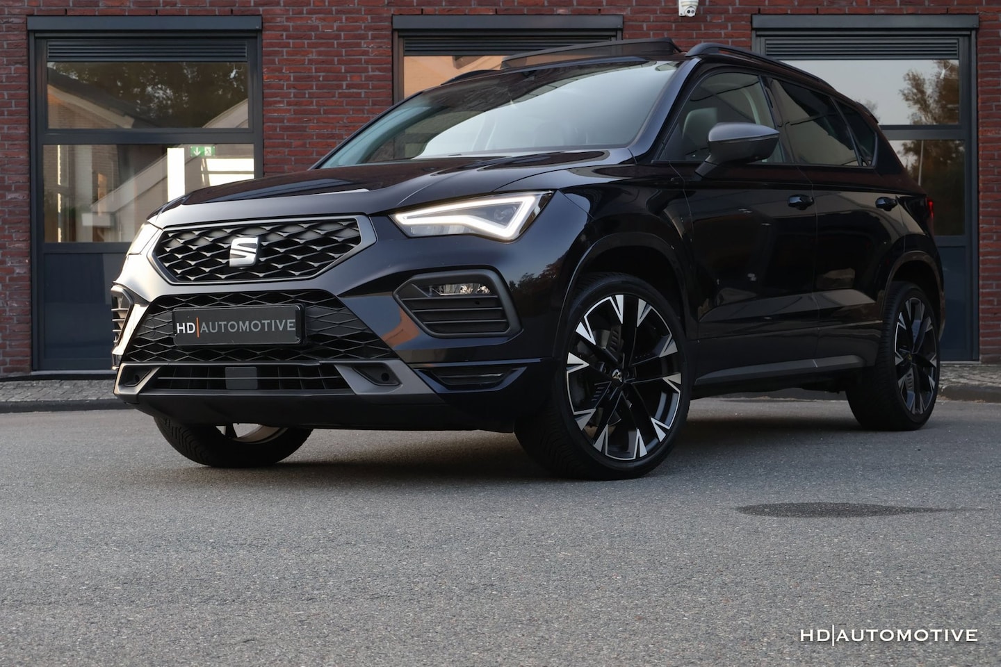 SEAT Ateca - 1.5 TSI FR Business Intense PANO VIRTUAL TREKHAAK CAMERA ACC - AutoWereld.nl