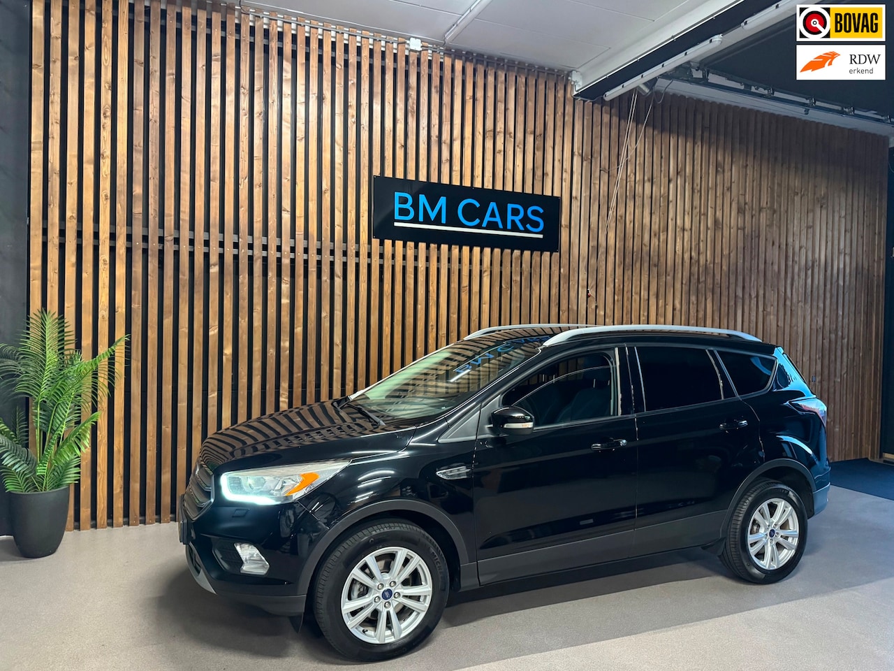 Ford Kuga - 1.5 Titanium Airco, Navigatie,Trekhaak - AutoWereld.nl