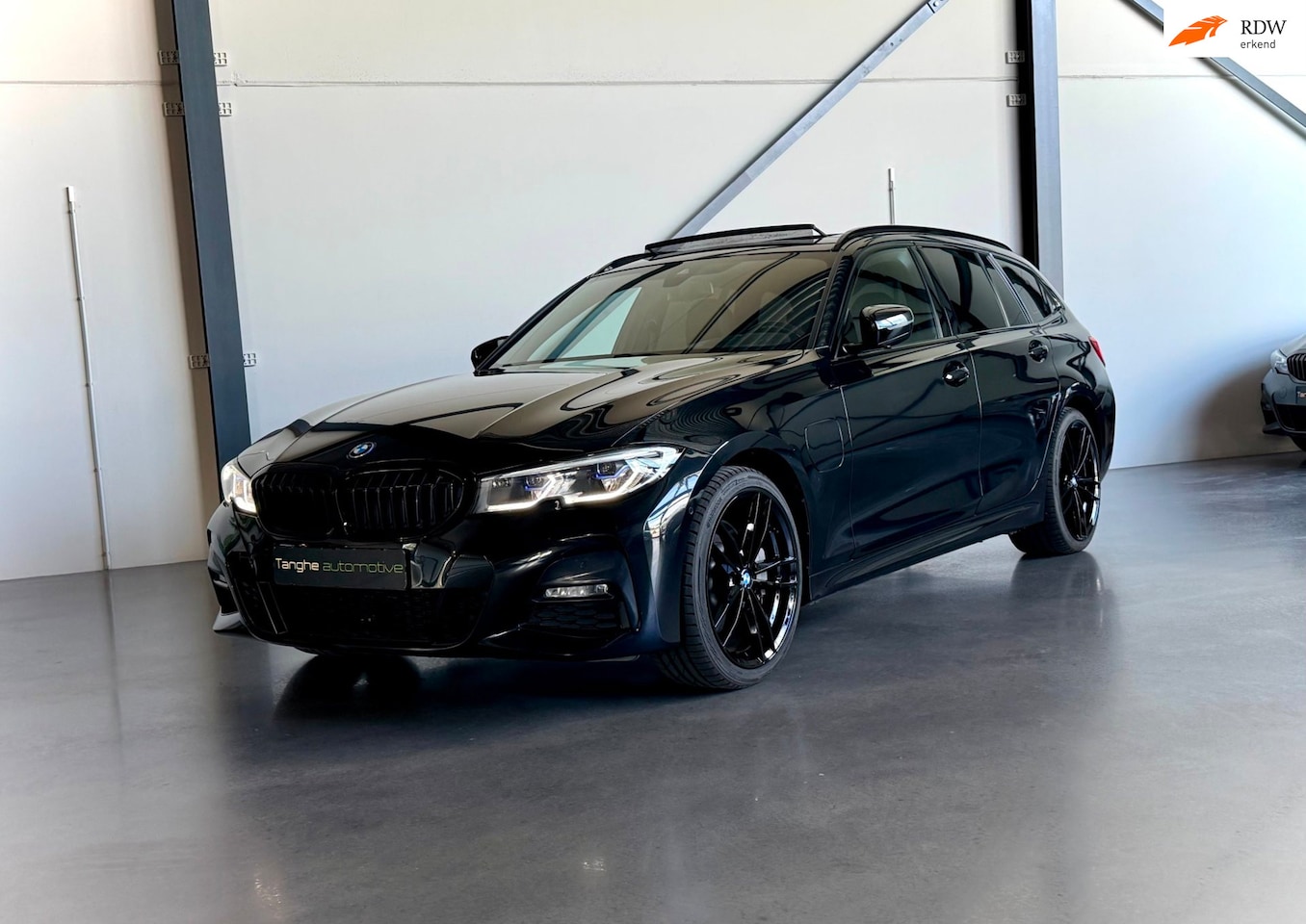 BMW 3-serie Touring - 330e M-Sport, Panodak, Laser, Camera, Comfort Acces, SOH - AutoWereld.nl