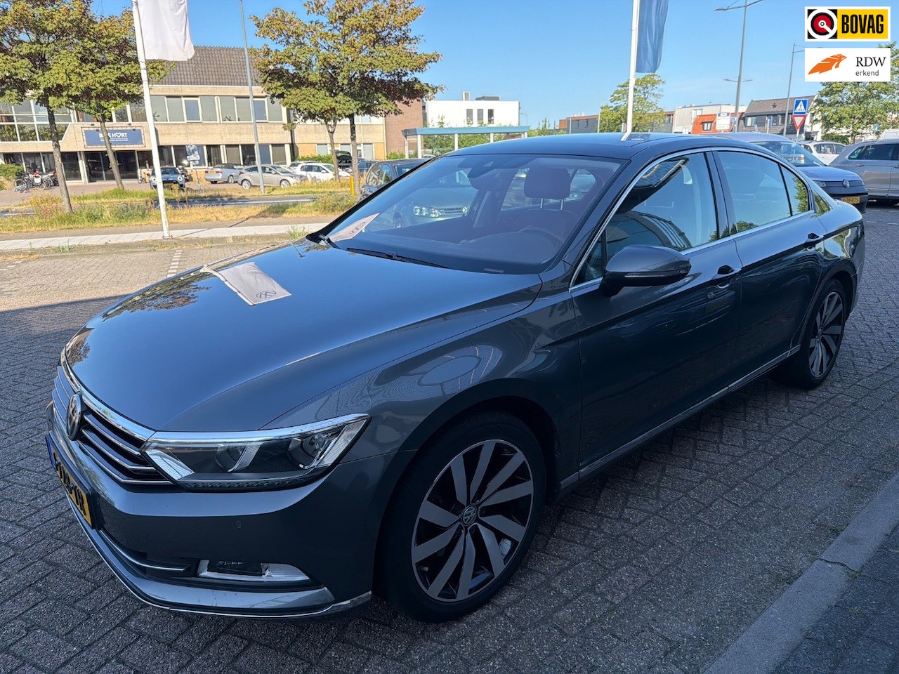 Volkswagen Passat - 2.0 TSI Highline DSG, 220PK, Navi, Leder, Camera, Trekhaak, Dakje, Dealer auto - AutoWereld.nl