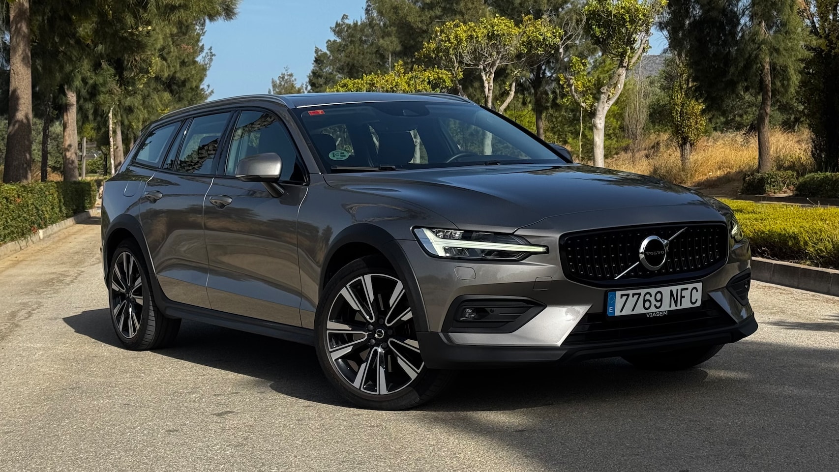 Volvo V60 Cross Country - 2.0 D4 AWD Intro Edition Geregistreerd op Spaans kenteken - AutoWereld.nl