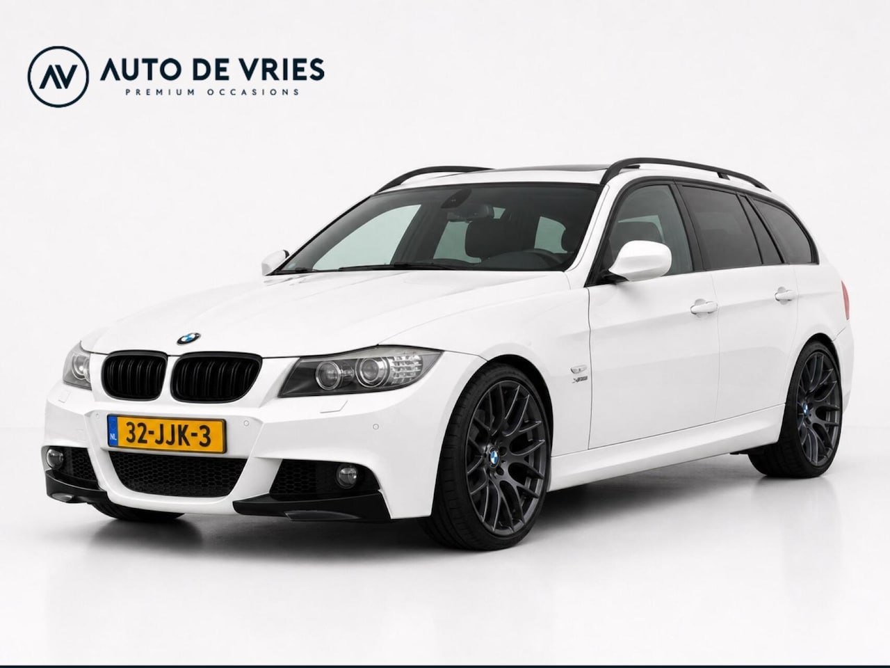 BMW 3-serie Touring - 335i 306pk xDrive M-Sport | Leder | Panoramadak | Origineel NL | Trekhaak - AutoWereld.nl