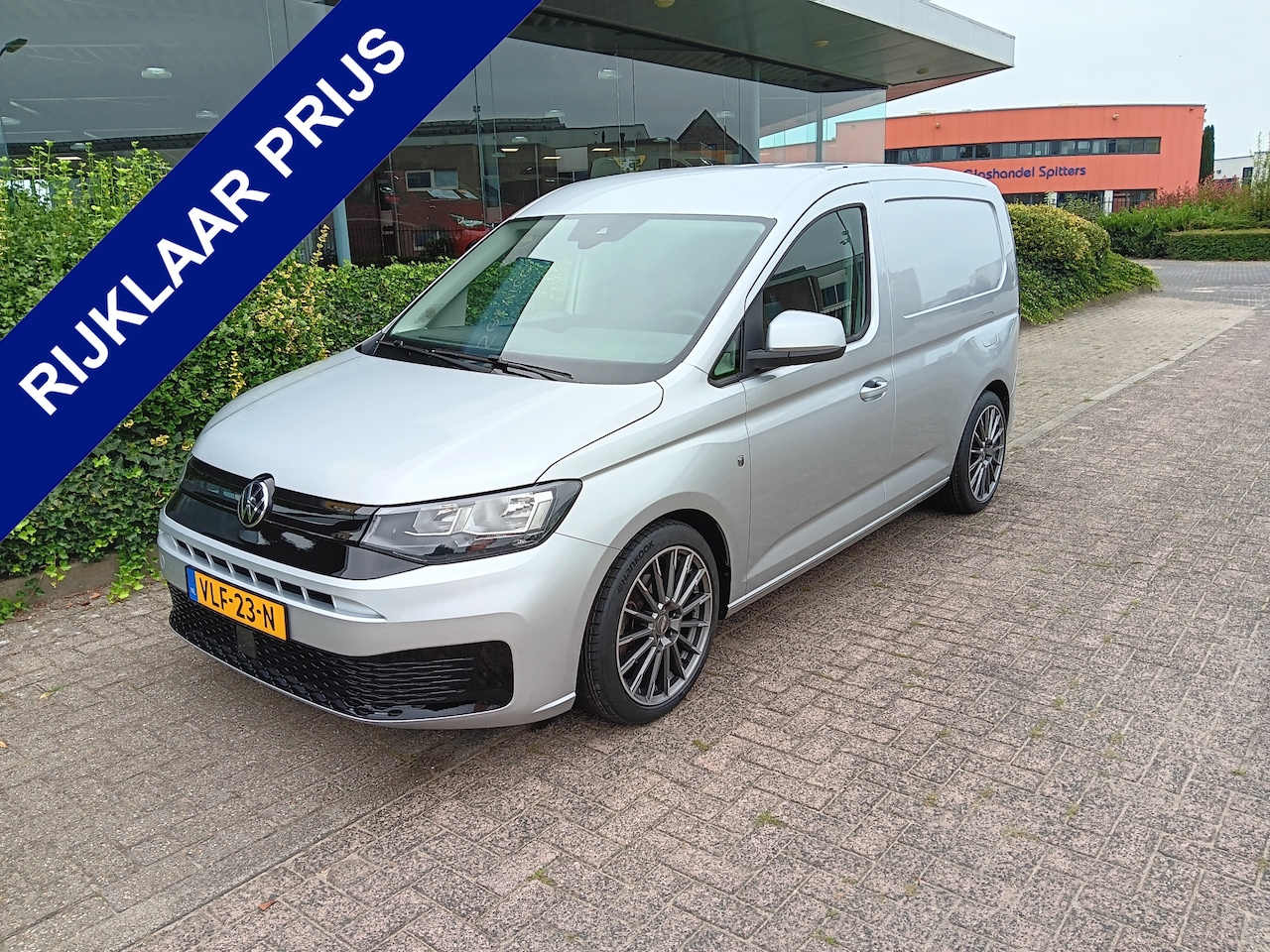 Volkswagen Caddy Cargo - 2.0 TDI Comfort 2.0 TDI 102PK Comfort, SPORTSTOELEN, AIRCO, NAVIGATIE, 18" LMV, TREKHAAK, 12 maanden BOVAG - AutoWereld.nl
