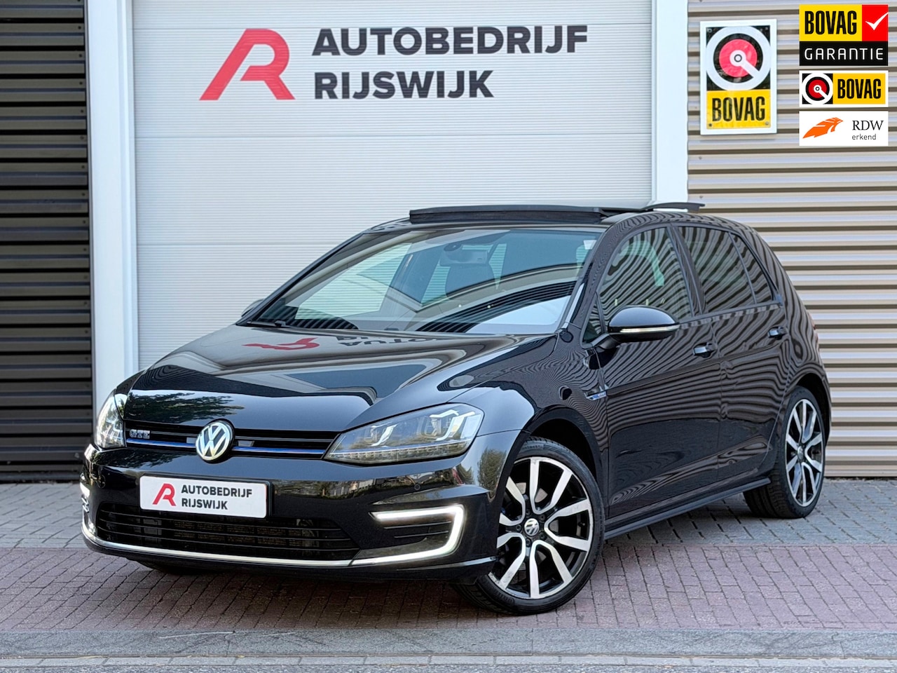 Volkswagen Golf - 1.4 TSI GTE Pano/AppleCarPlay/Led - AutoWereld.nl
