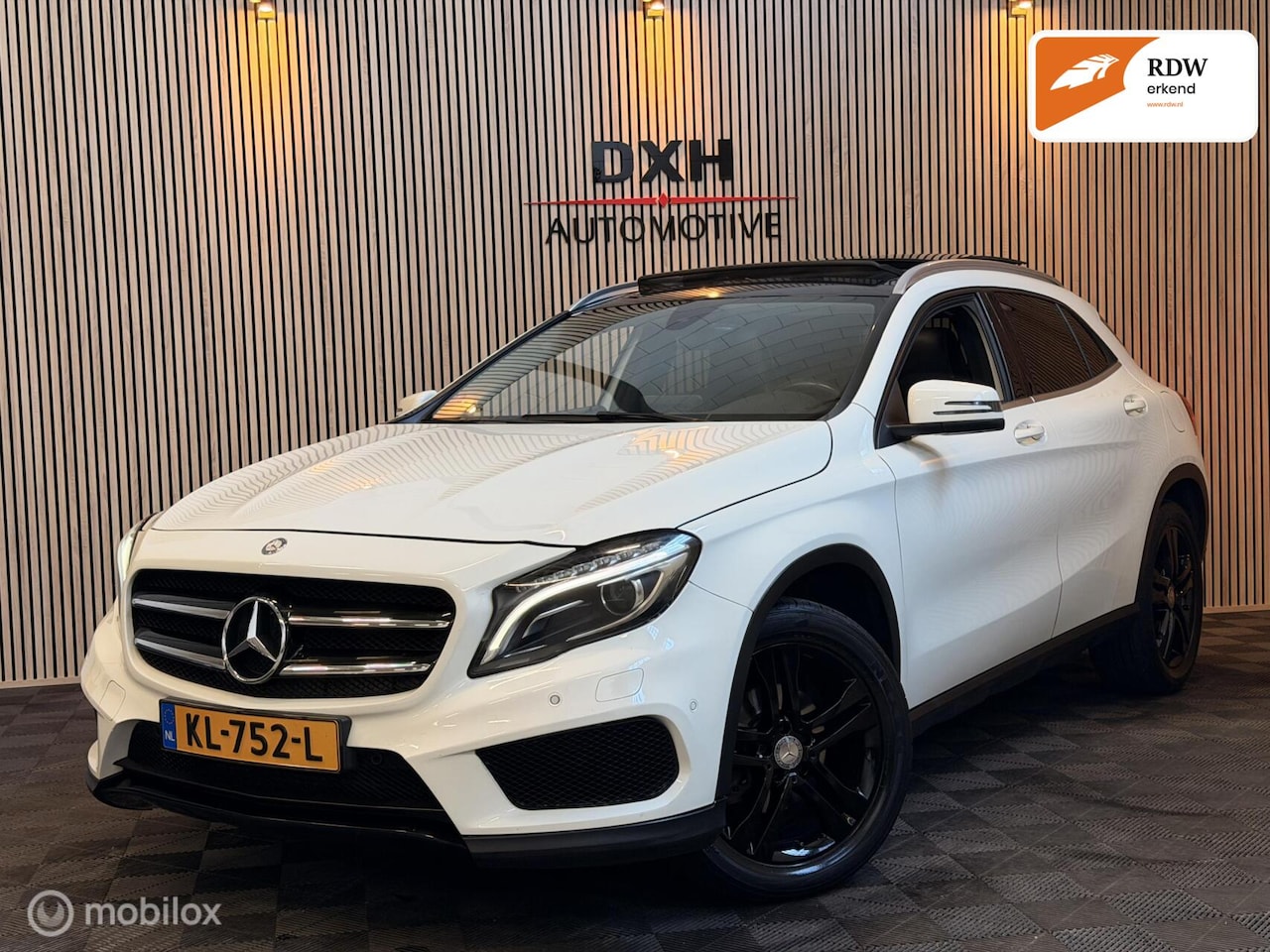 Mercedes-Benz GLA-Klasse - 180 AMG PANO CARPLAY STOELVW Gr.SCHERM! - AutoWereld.nl