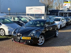 Alfa Romeo Giulietta - 1.4 Turbo MultiAir Super Aut/Leer/Navi/Brembo/xzenon/Nap/Apk/Volledig onderhoud/3 Maanden