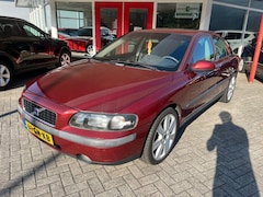 Volvo S60 - 2.4 Automaat 140 PK Climate-controle Trekhaak Nieuwe APK