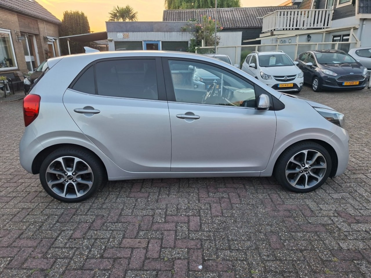 Kia Picanto - 1.0 CVVT Design Edition RADIO/NAVI/CLIMATE/CRUISE/ELEC.RAMEN+SPIEGELS/CV/AUR CAMERA/LMV