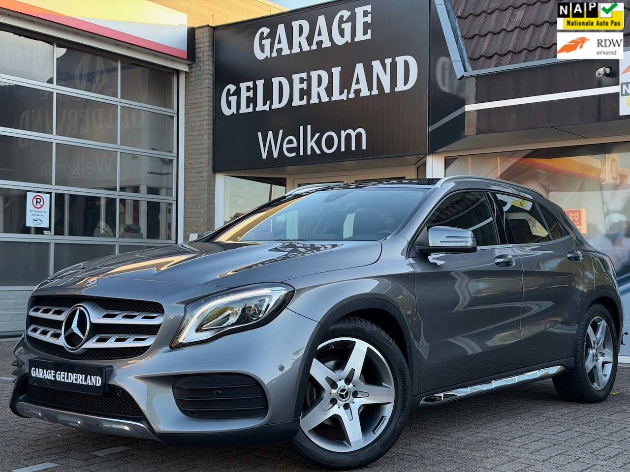 Mercedes-Benz GLA-Klasse - 180 Business Solution AMG | Pano | Leder | Full-Led | Cruise | Climate | Pdc | Isofix | Fu - AutoWereld.nl