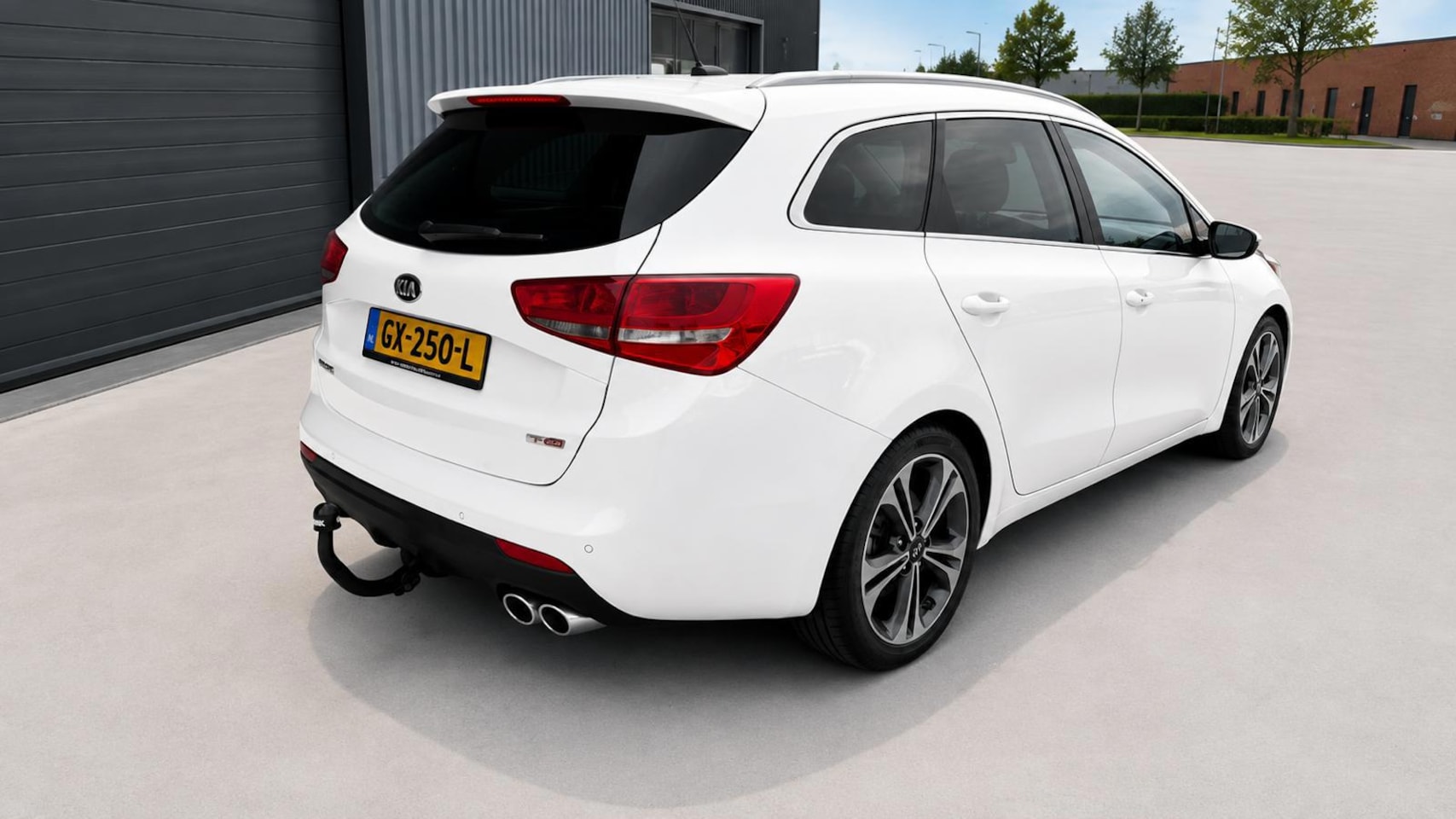 Kia Cee'd Sportswagon - 1.0 T-GDi GT-Line Airco/Trekhaak/Pano/Navi/Camera/Stuur Verwarming - AutoWereld.nl