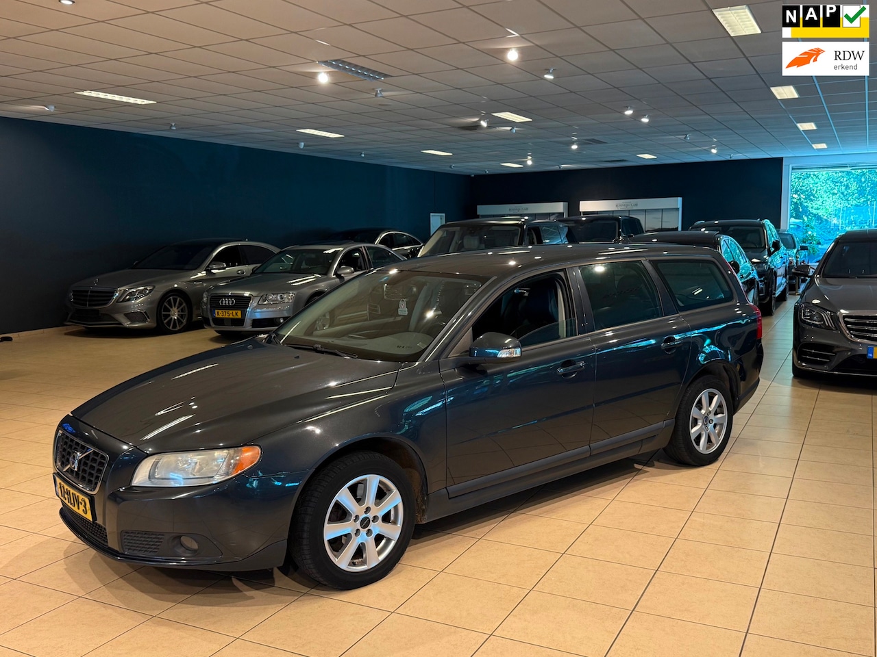 Volvo V70 - 2.5FT Kinetic/Leder/Airco/Trekhaak - AutoWereld.nl