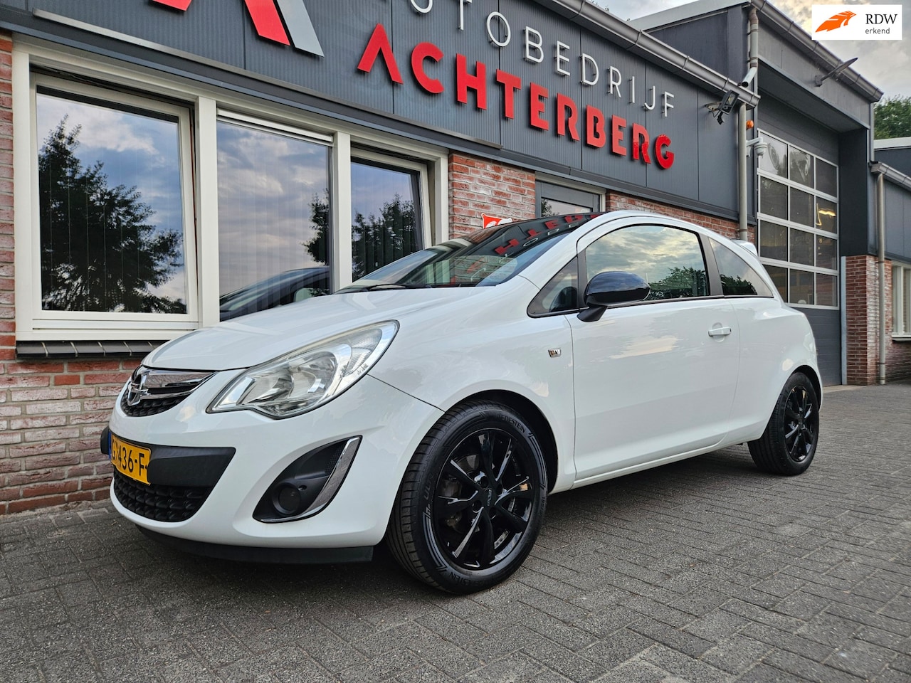 Opel Corsa - 1.4-16V Color Edition Airco! Leuke/Nette Auto! Lichtmetalen Velgen! - AutoWereld.nl
