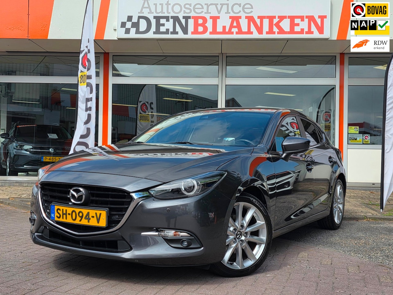 Mazda 3 - 2.0 SkyActiv-G 120 SkyLease GT BJ.2018 / Navi / Leder / Head- up / Bose / Clima / 18"Lmv ! - AutoWereld.nl