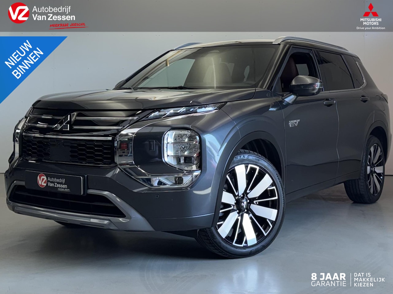 Mitsubishi Outlander - 2.4 PHEV Instyle+ | Massage | Panoramadak | Full Options | Trekhaak | Garantie tot 15-03-2 - AutoWereld.nl