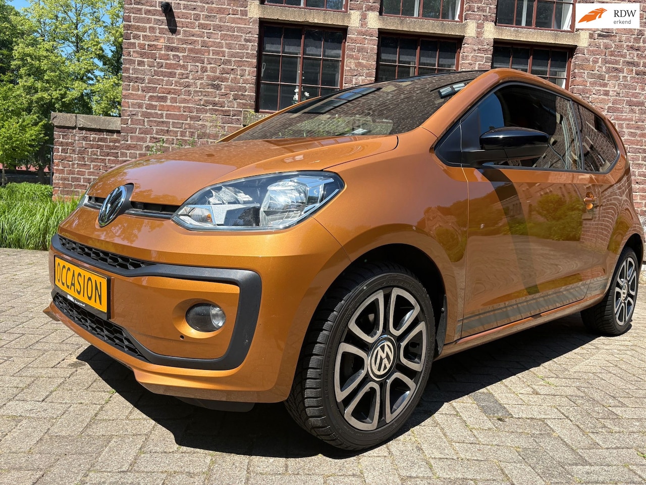 Volkswagen Up! - 1.0 BMT take up! Special Edition Leer,Airco etc - AutoWereld.nl