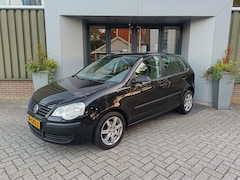 Volkswagen Polo - 1.4-16V Trendline | Airco | Centrale Deurvergrendeling | 5 Deurs |