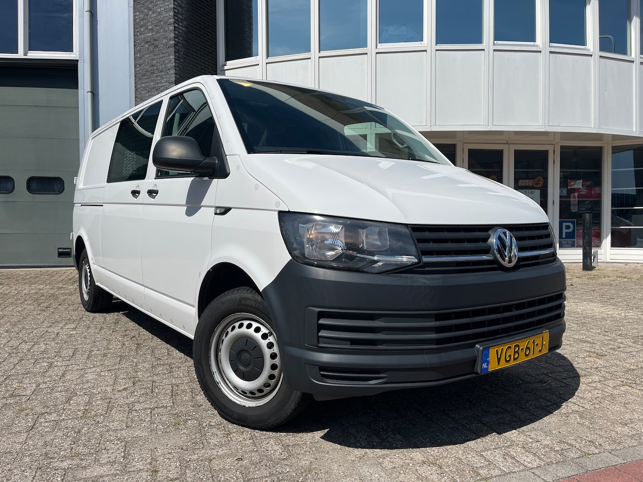 Volkswagen Transporter - 2.0 TDI L2H1 Comfortline - AutoWereld.nl