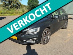 Volvo V60 - 2.4 D6 AWD Plug-In Hybrid Summum/Leder/Trekhaak/Open dak