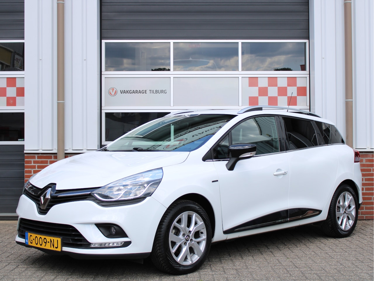 Renault Clio Estate - 0.9 TCe 90PK Limited /NAVI/PDC/Donker glas/16'LM/Keyless/LED/DAB+/Bluetooth/ISOFIX/NAP! 1e - AutoWereld.nl
