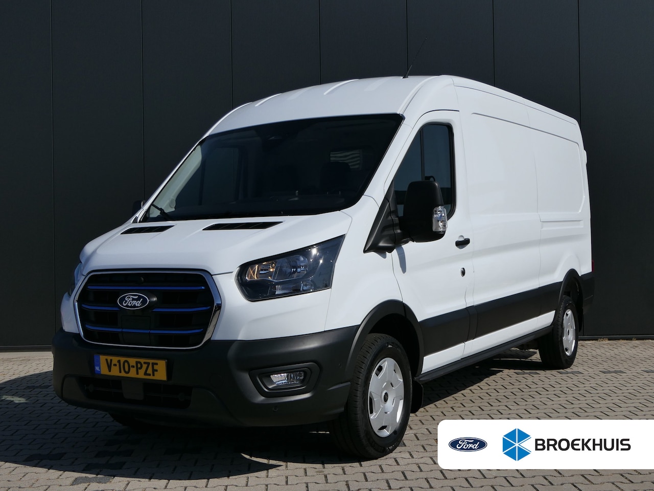 Ford E-Transit - 350 L3H2 Trend 68 kWh | Adaptive Cruise | BLIS | 360 Camera | CarPlay/Android Auto | Bijri - AutoWereld.nl