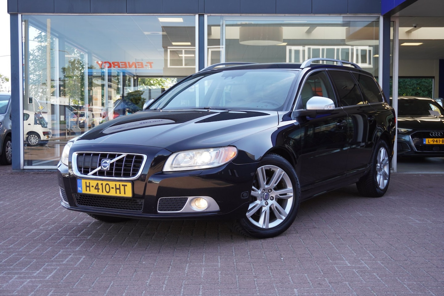 Volvo V70 - 2.5T Kinetic | Handgeschakeld | Airco | Navigatie | Elek. Pakket | Vol opties | Inruil mog - AutoWereld.nl