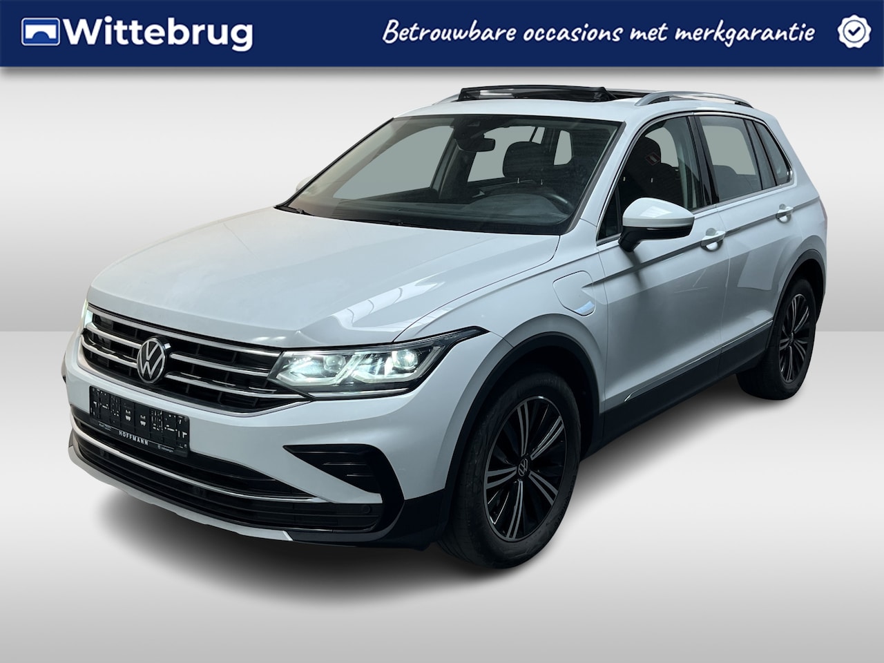 Volkswagen Tiguan - 1.4 TSI eHybrid Elegance / AUTOMAAT/ PANO/ TREKHAAK/ PARK.SENSOR.V+A/ CAMERA/ STUUR+STOELV - AutoWereld.nl