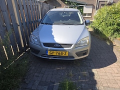Ford Focus Wagon - 1.6-16V Ambiente