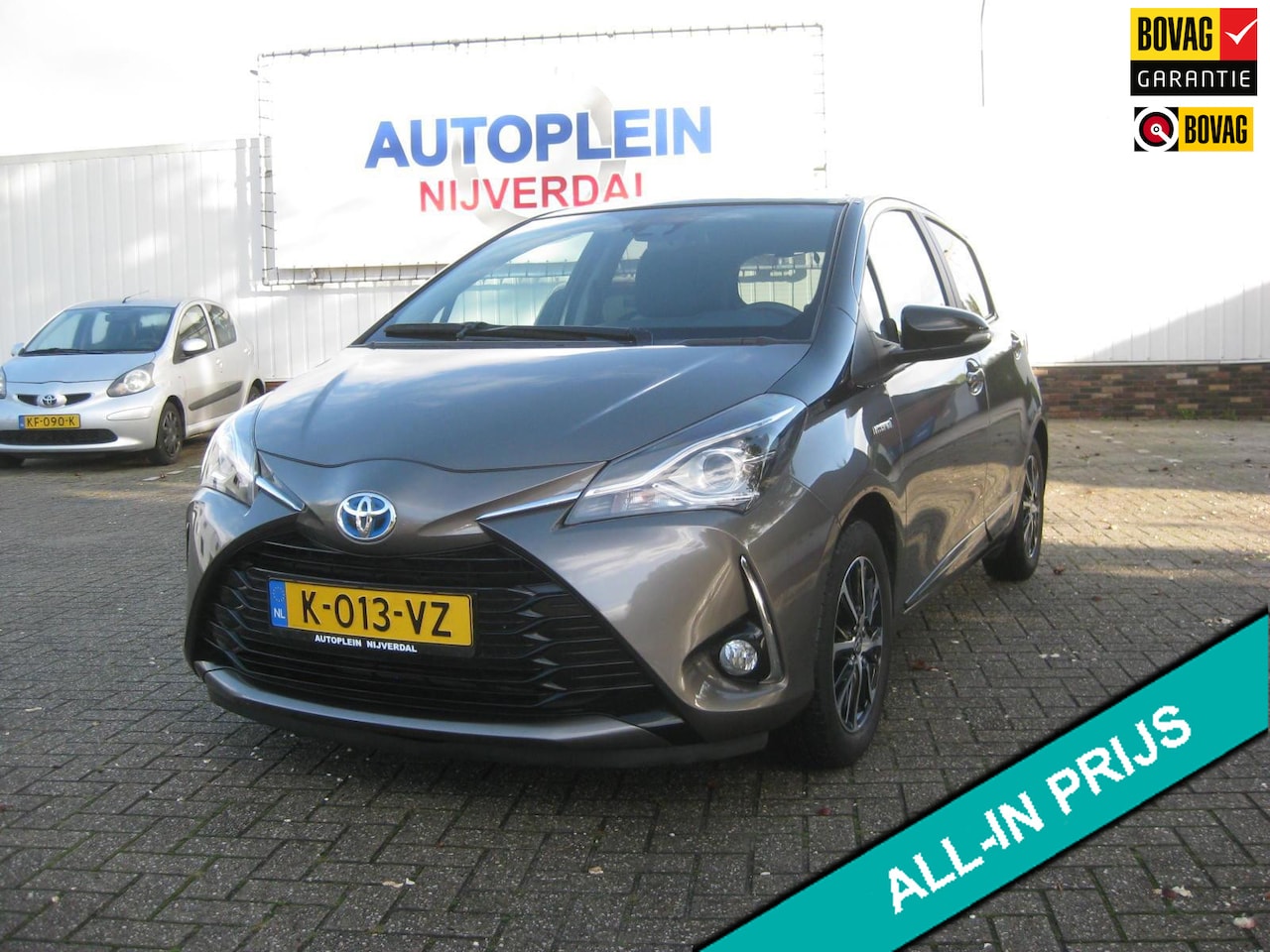 Toyota Yaris - 1.5 Hybrid Dynamic super nette zeer complete Yaris met trekhaak in two-tone kleurstelling! - AutoWereld.nl