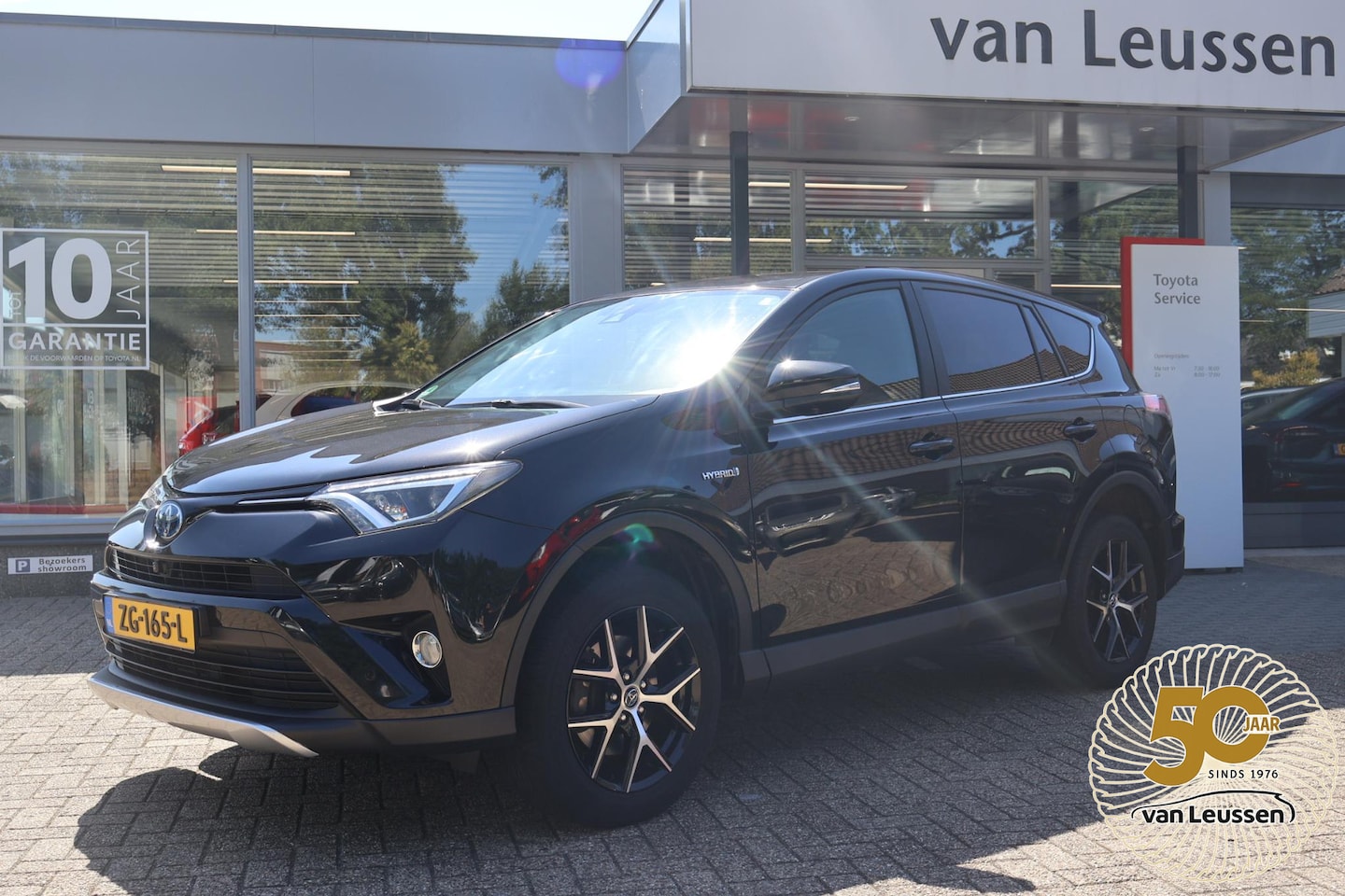 Toyota RAV4 - 2.5 HYBRID AWD STYLE TREKHAAK 360GR-CAMERA DODEHOEK AD-CRUISE EL-ACHTERKLEP - AutoWereld.nl