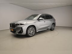 BMW X1 - sDrive18i | M-Sportpakket | LED | Navigatie | Panoramadak | Sportstoelen | Elektr. zetels