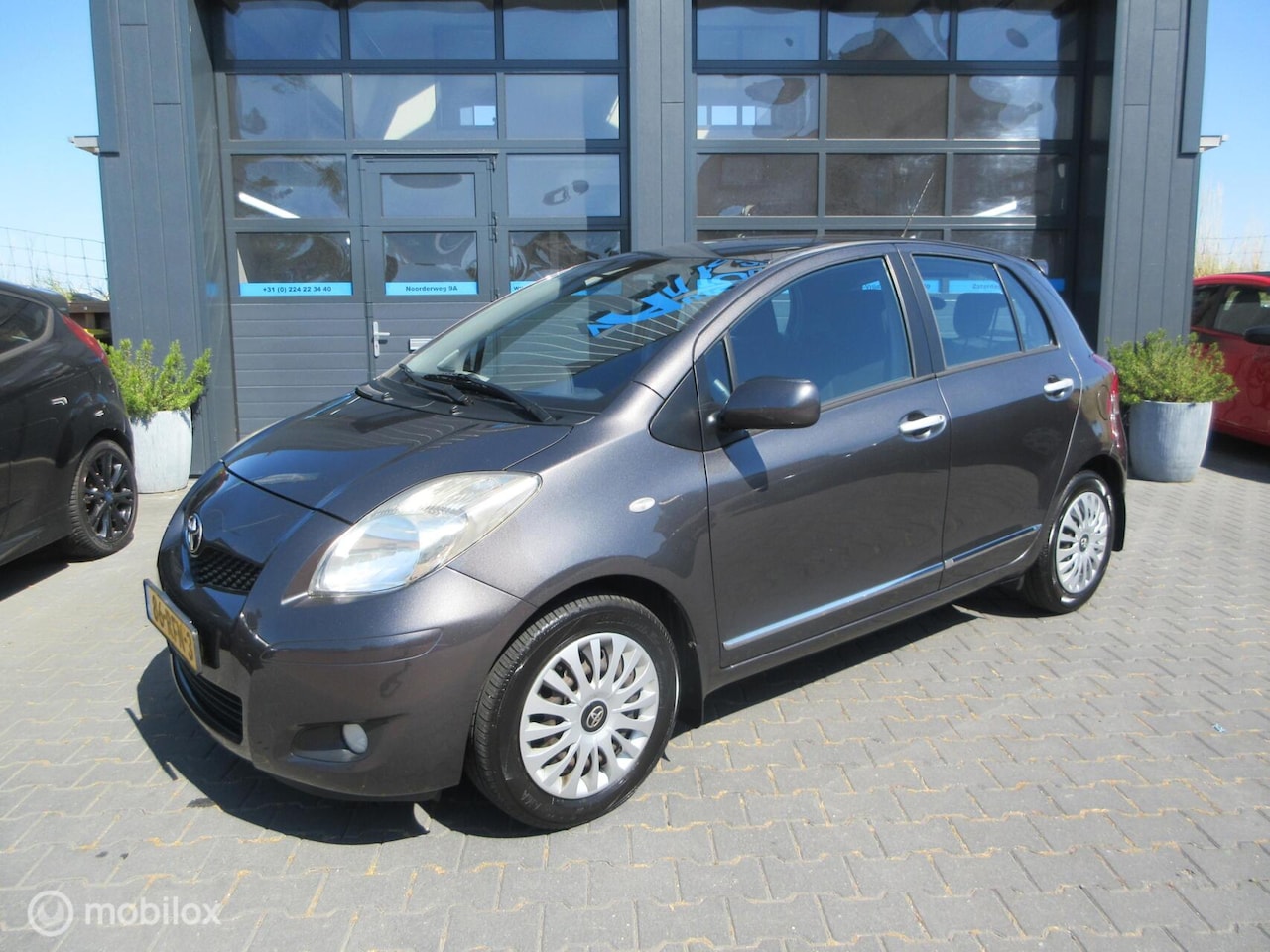 Toyota Yaris - 1.3 VVTi Aspiration 163km Airco Cruise Trekhaak - AutoWereld.nl