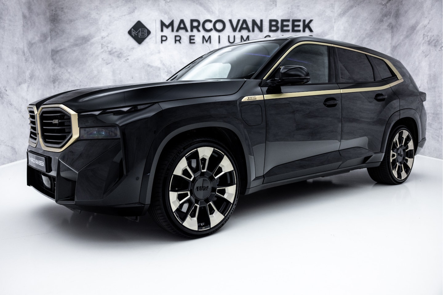 BMW XM - 4.4 V8 PHEV 30 kWh | 23" | B&W | Massage | Stoelventilatie | E-Trekhaak - AutoWereld.nl