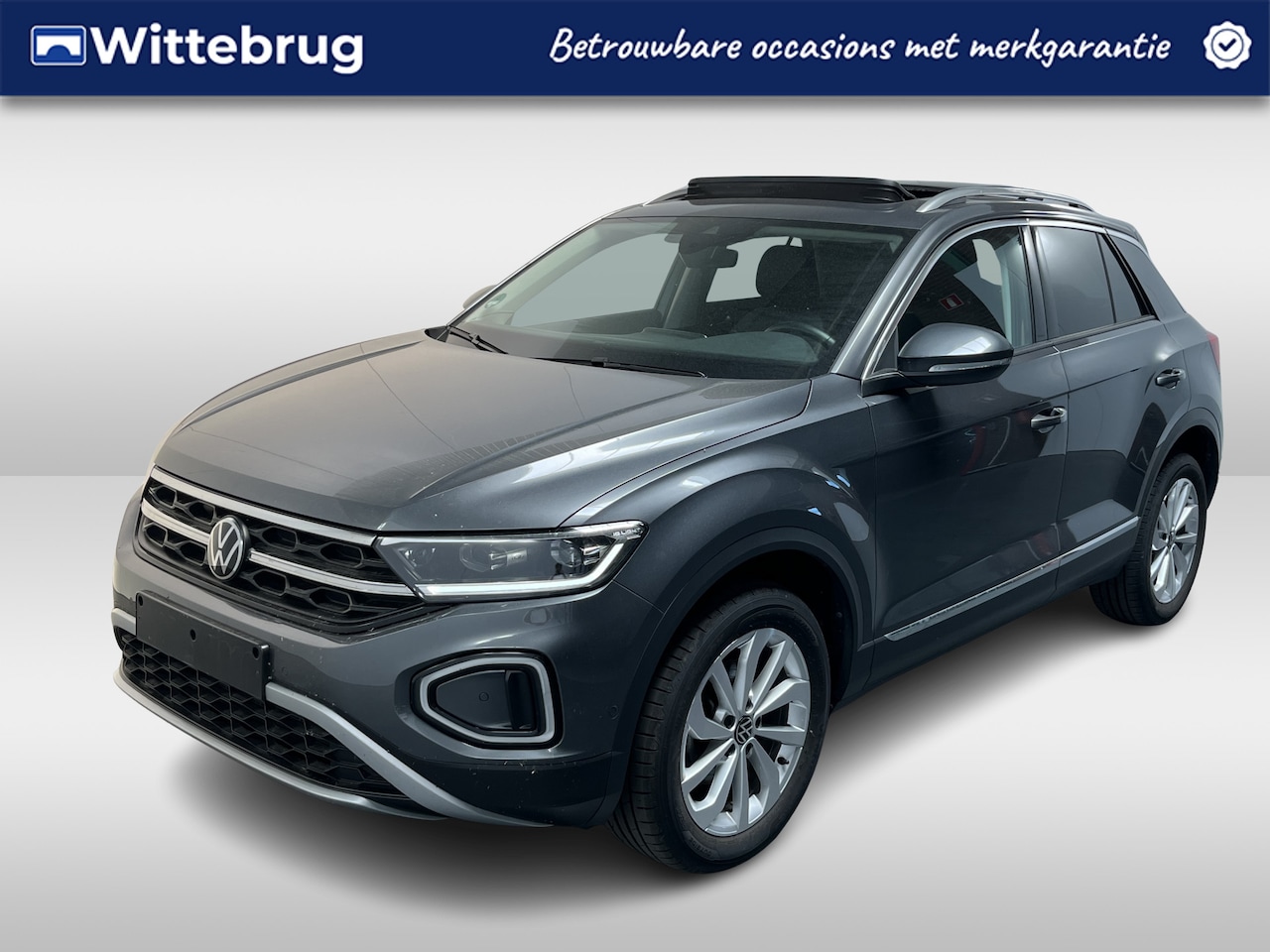 Volkswagen T-Roc - 1.5 TSI Style / GARANTIE TM 01-2029/ AUTOMAAT/ PANO/ TREKHAAK/ APP-CONNECT/ PARK.SENSOREN - AutoWereld.nl