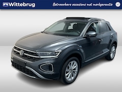 Volkswagen T-Roc - 1.5 TSI Style / GARANTIE TM 01-2029/ AUTOMAAT/ PANO/ TREKHAAK/ APP-CONNECT/ PARK.SENSOREN