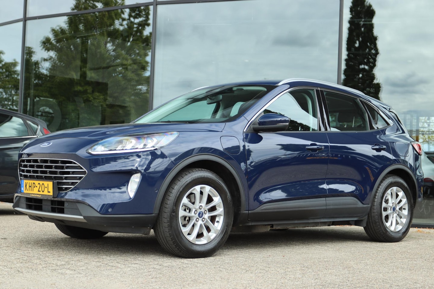 Ford Kuga - 2.5 PHEV TITANIUM | CARPLAY | KEY-LESS | CAMERA | CRUISE | CLIMATE | NAVI | PDC - AutoWereld.nl